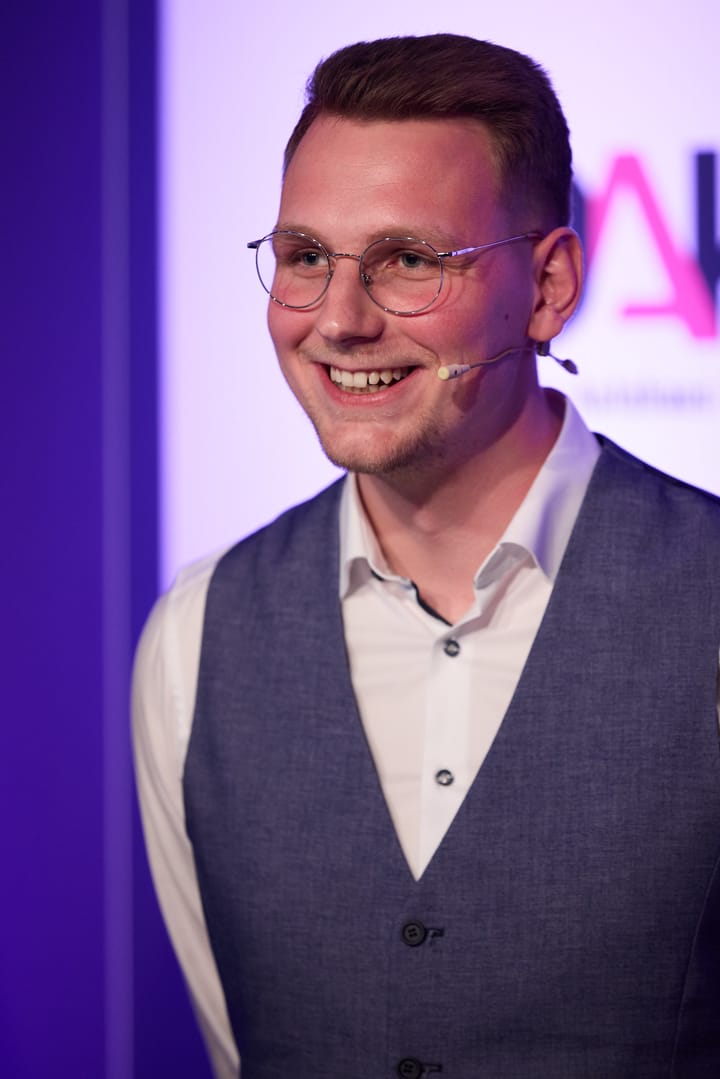 Maik Ritter auf der Bühne im Expertentalk